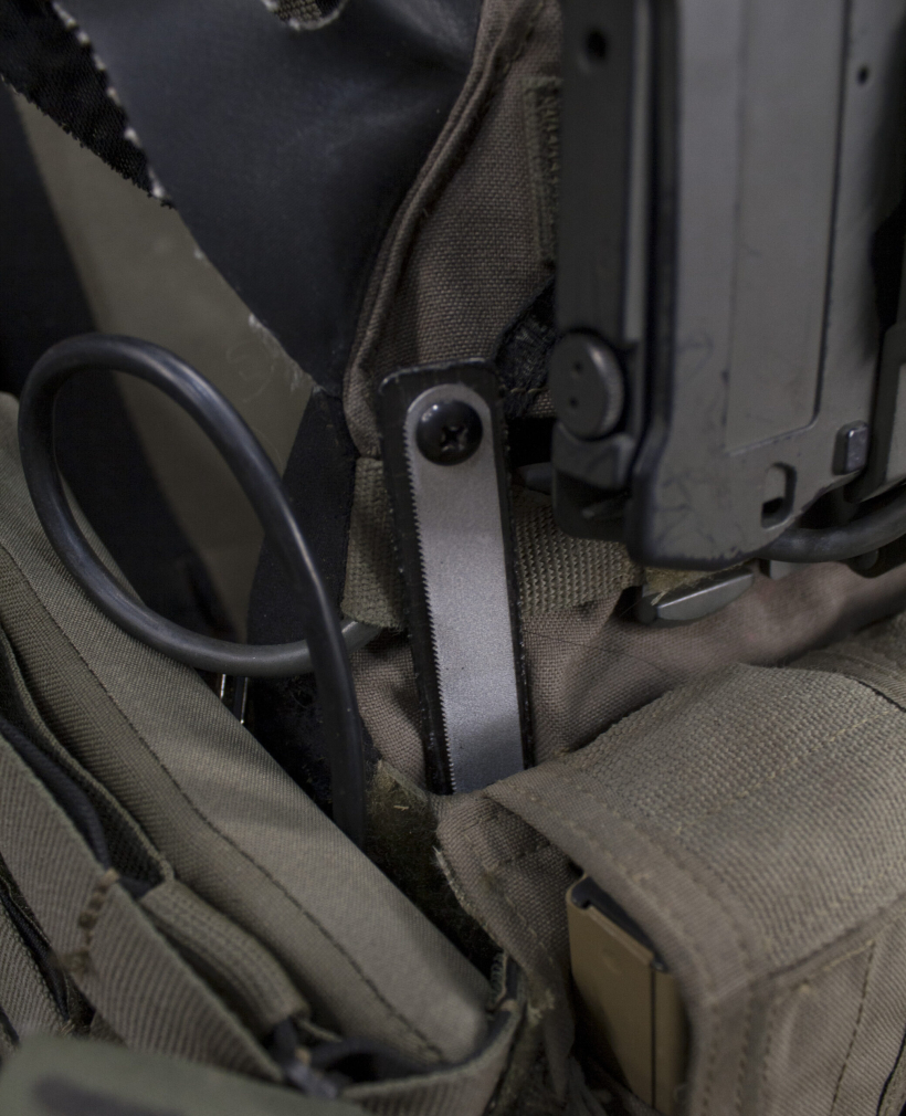 Black Hills Designs - SHOVE-R stowed in a Crye JPC 2.0