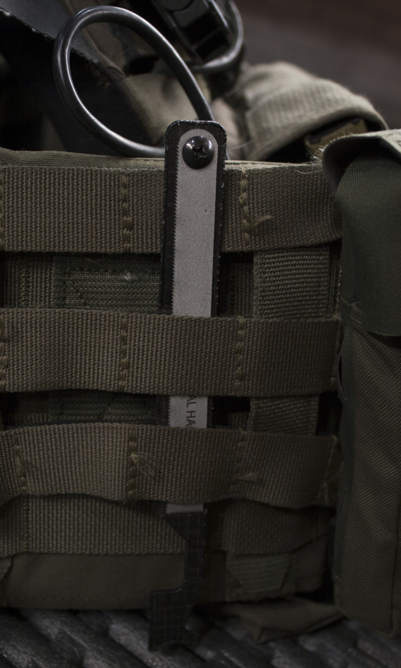 Black Hills Designs - SHOVE-R stowed in a Crye JPC 2.0 cumberbund